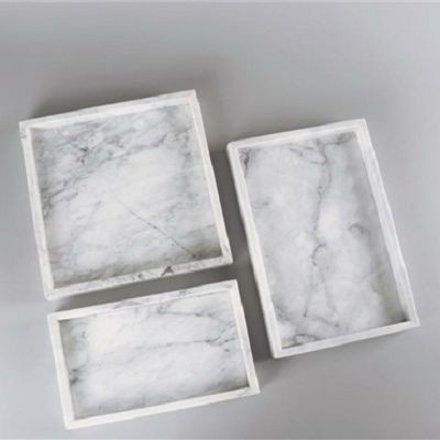 Valge marmorist kandik